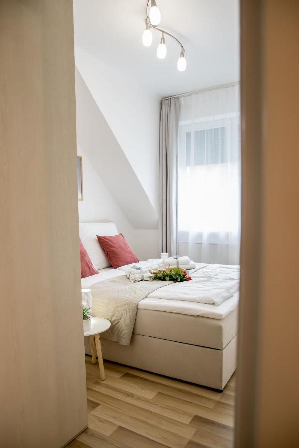 Rose Gold Apartment Залегершег Екстериор снимка