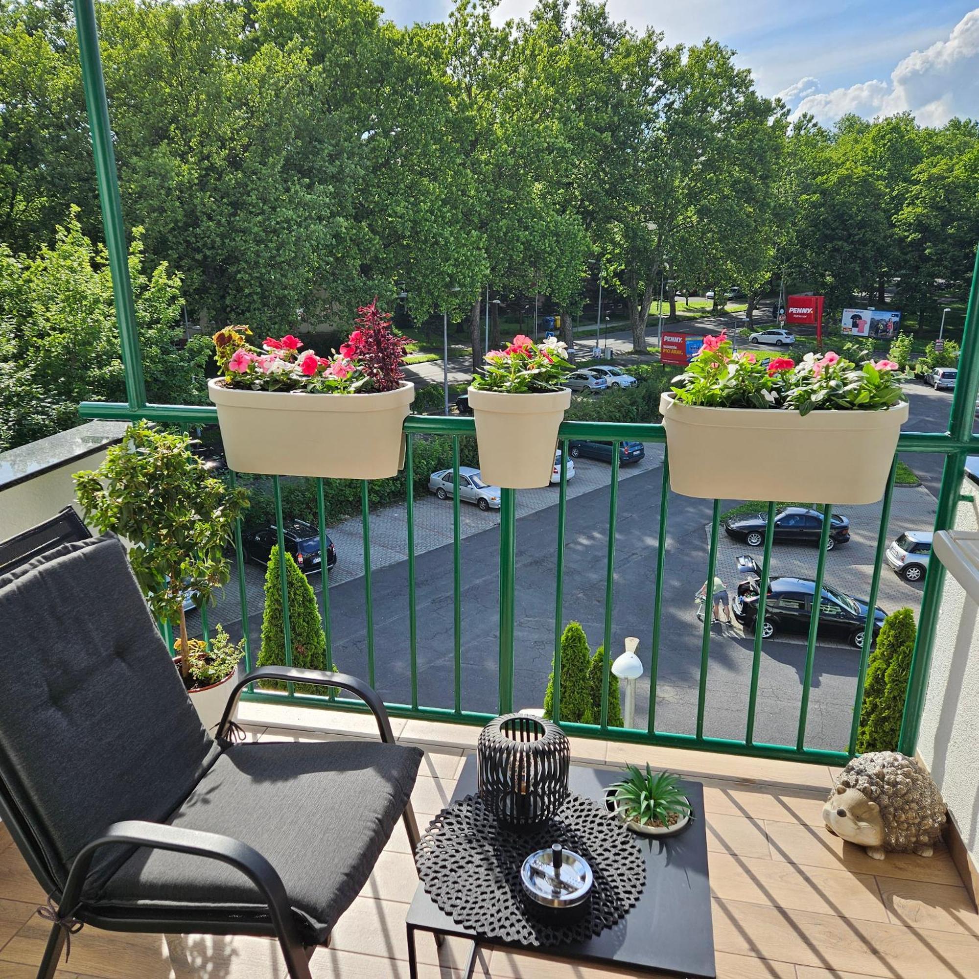 Rose Gold Apartment Залегершег Екстериор снимка